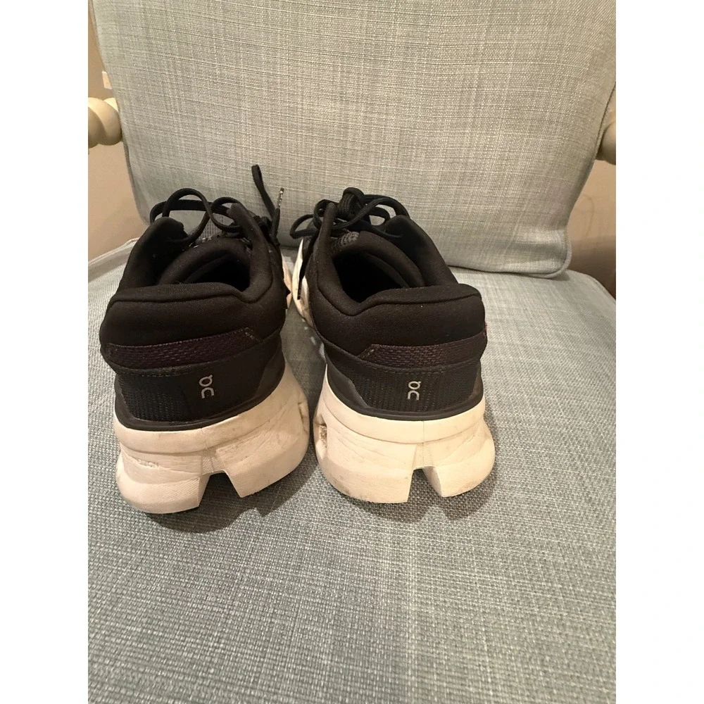 On Running Cloudstratus 2.0 Womens 8.5 Black White Running Shoes